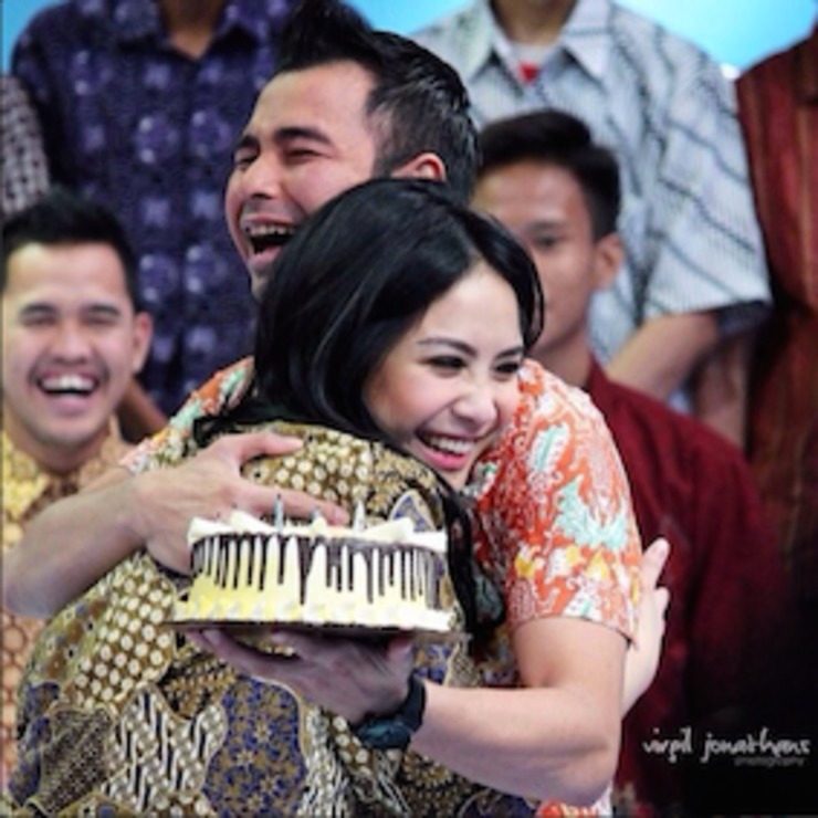 Raffi Ahmad meminta Menteri BUMN Dahlan Iskan dan Walikota Bandung Ridwan Kamil sebagai saksi pernikahannya. Foto oleh @RaffiAhmadLagi/Instagram