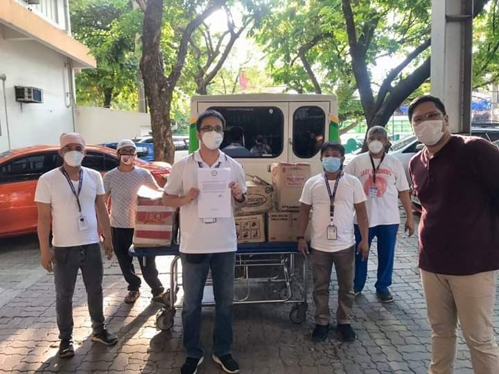 WE STAND AS ONE. Office of the Vice President delivers care packages to Gat Andres Bonifacio Memorial Medical Center to show support and gratitude for its frontline workers. Photo from Vice President Leni Robredo Facebook Page 