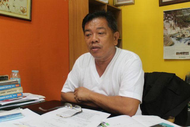 DISTRIBUTION. Candon City councilor Robert Tudayan laments that non-producing barangays get more share from RA 7171.