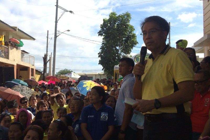 Roxas wants P100B ‘Walang Iwanan’ fund for LGU, barangay projects