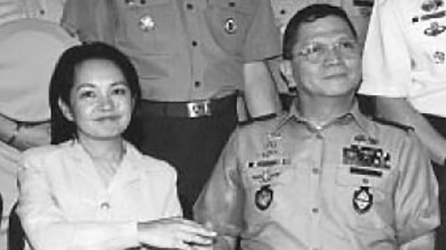 CHANGE. Then AFP Chief of Staff Angelo Reyes throws his support behind Gloria Macapagal Arroyo in January 2001. 