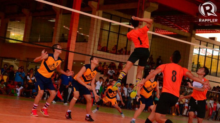 A Northern Mindanao secondary boys player gets major air while preparing to spike against NCR. Photo by Jerome Monta/Rappler