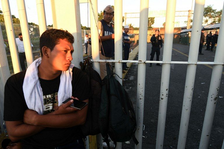 Trump to cut Central America aid as migrant caravan rolls on
