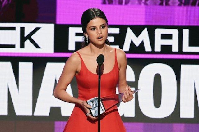 Pidato emosional Selena Gomez di ajang ‘American Music Awards 2016’