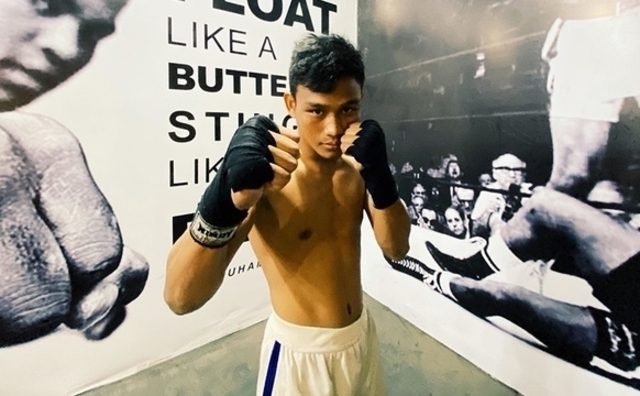 Filipino boxer battles unbeaten Thai champ for WBC belt