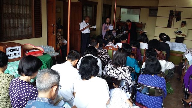 Jemaat GKI Yasmin memperingati Jumat Agung di rumah salah seorang jemaat, 3 April 2015. Foto dokumentasi GKI Yasmin 