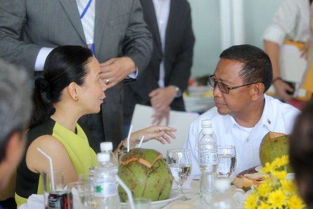 Senator Grace Poe and Vice President Jejomar Binay during a November 13 KBP event in Cavite. Photo from the Office of the Vice President