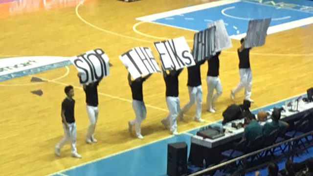 Ateneo Blue Babble Battalion protests EJKs, CHR budget cut in halftime show