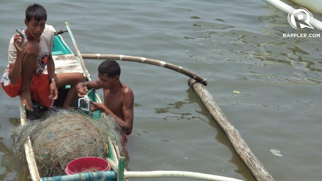 SMALL FISHERMEN. Not all fishermen gather enough fish to support their families. File photo by Fritzie Rodriguez 
