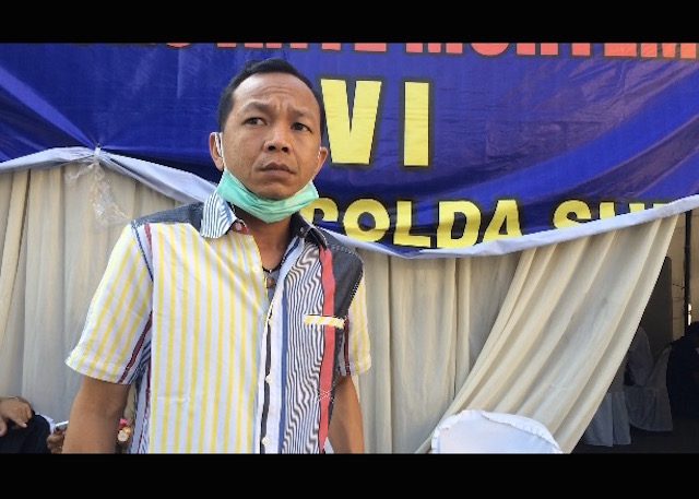 Erianto, 32 tahun, warga Kepulauan Natuna kehilangan adik sepupunya, Karminto, dalam kecelakaan pesawat Hercules di Medan, Selasa, 30 Juni 2015. Foto oleh Febriana Firdaus/Rappler 