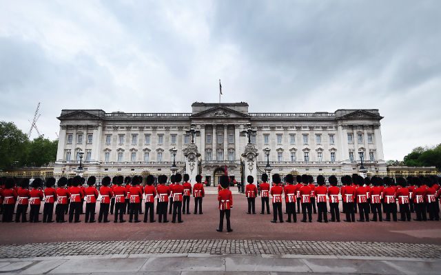 Intruder arrested in grounds of Buckingham Palace
