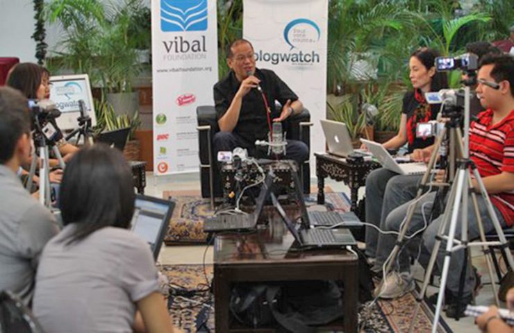 INTERVIEW WITH BLOGGERS. Blog Watch interviews then Senator Benigno Aquino III in February 2010 