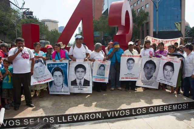 Mexico arrests ex-police chief in missing students case