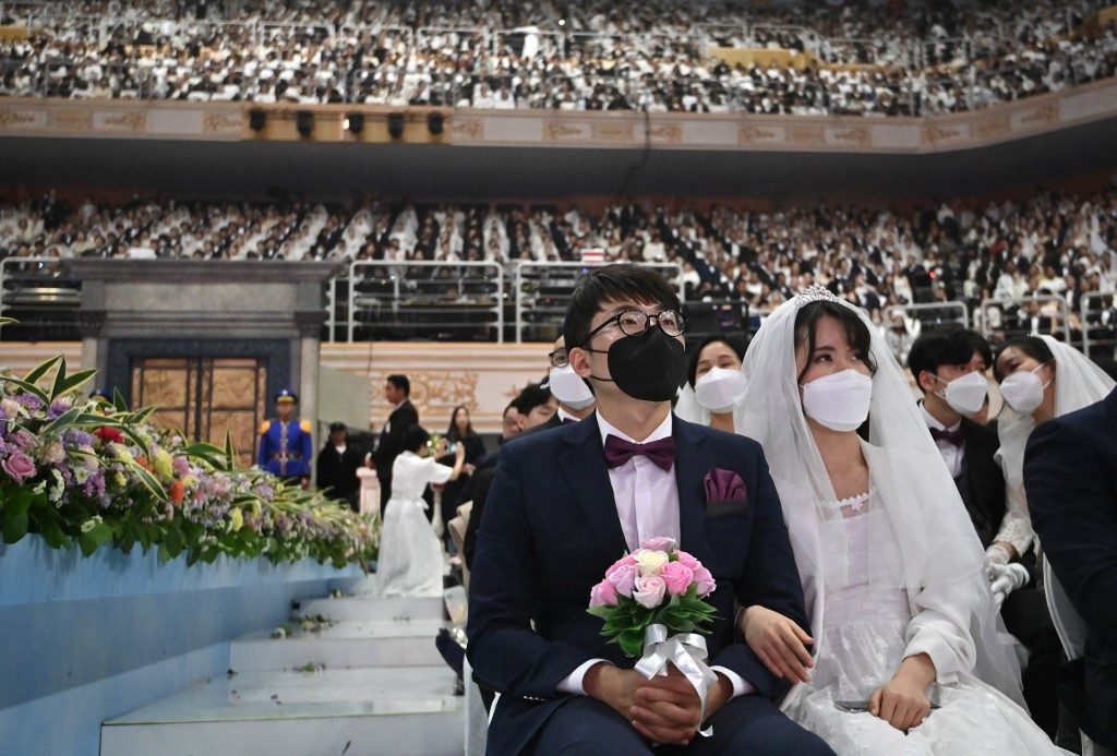 In sickness and in health: Mass wedding in South Korea defies virus fears