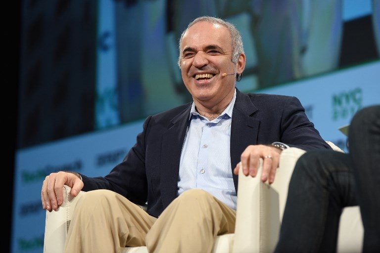 Chess great Kasparov makes his return to the board