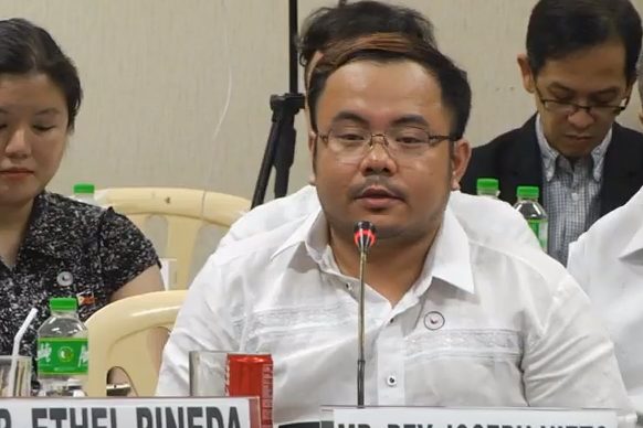FAKE NEWS. Thinking Pinoy blogger RJ Nieto, appeared at the Senate hearing on fake news online in 2017.  File photo by Rappler 