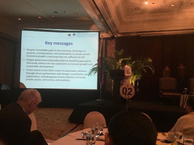 WAY FORWARD. NEDA Secretary Balisacan discusses the gains and challenges for the PH economy. Photo by Gerard Lim/Rappler 