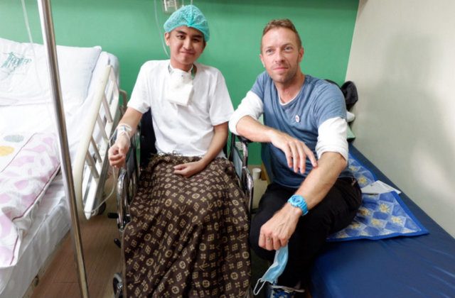 Chris Martin mengunjungi penggemar Coldplay yang menderita kanker