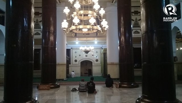 DISKUSI. Ruangan utama Masjid Agung Demak yang konon dipakai untuk berdiskusi Walisongo dengan Raden Patah. Foto oleh Fariz Fardianto/Rappler 