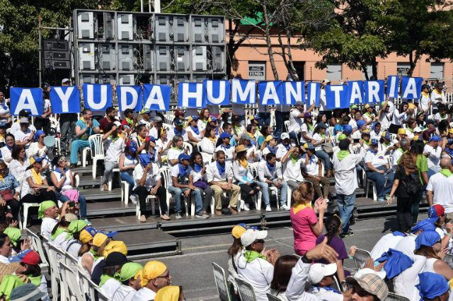 Thousands of Venezuela volunteers begin preparing U.S. aid entry