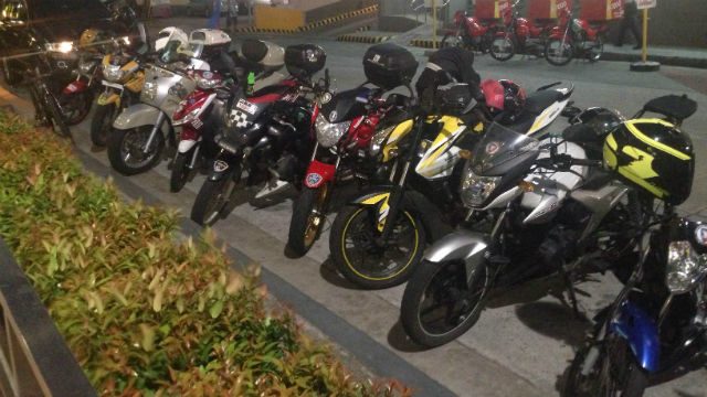Motorbikes are lined up in a parking lot. Photo by David Lozada/ Rappler 