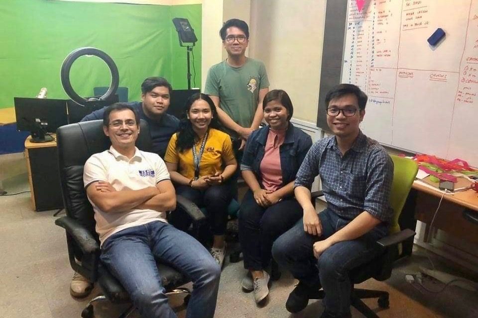 TEAM. Manila Mayor Isko Moreno poses for a photo with his communications team.  