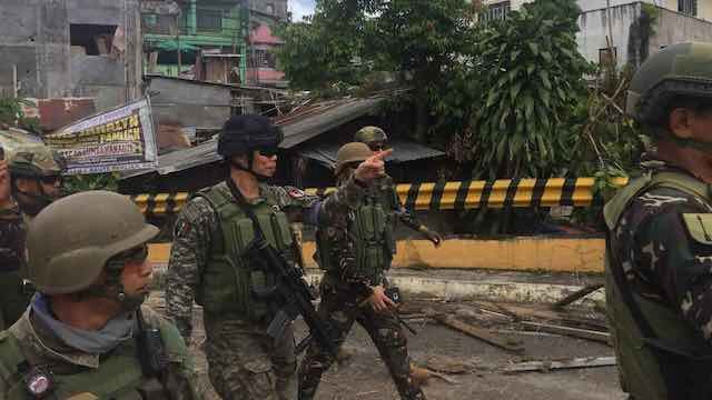 Marawi generals cross critical bridges in battle area