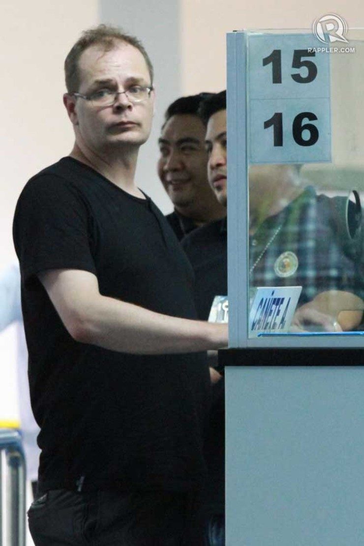 GOOD-BYE. Marc Sueselbeck clears immigration on November 1, 2014 at the NAIA. Photo by Jedwin Llobrera/Rappler