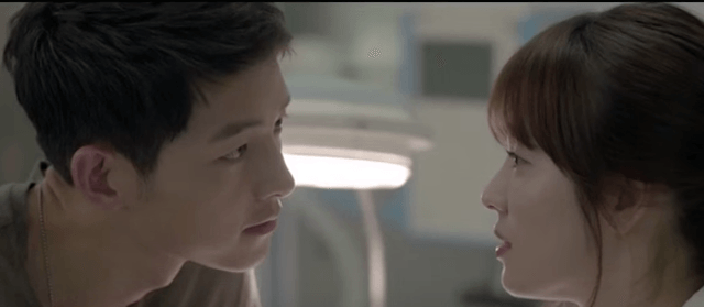 Salah satu adegan yang dilakoni Song Joong Ki dan Song Hye Kyo di serial drama 'Descendants of the Sun'. Foto dari screen capture youtube. 
