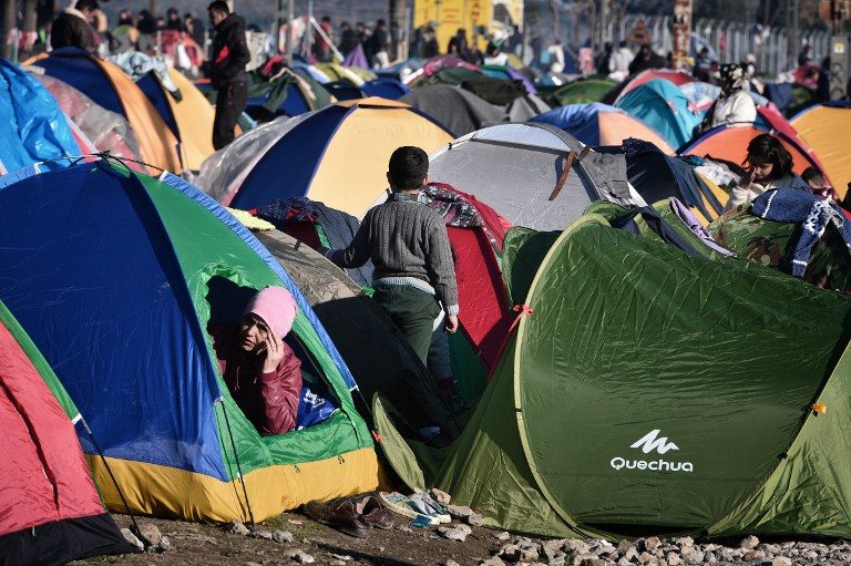 13,000 refugees at Greek border ahead of EU-Turkey migration summit