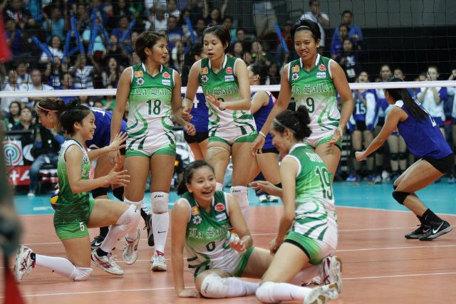 VETERANS. Cyd Demecillo (2nd from L) and Mika Reyes (3rd from L) are among the graduating seniors of the DLSU Lady Spikers. File Photo by Josh Albelda/Rappler    