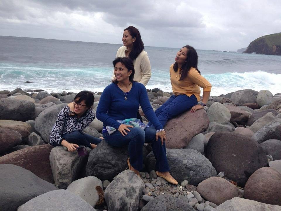 FAMILY. Leni Robredo with her 3 daughters in 2013 – Aika, Trisha and Jillian. Photo from Facebook page of Leni Robredo 