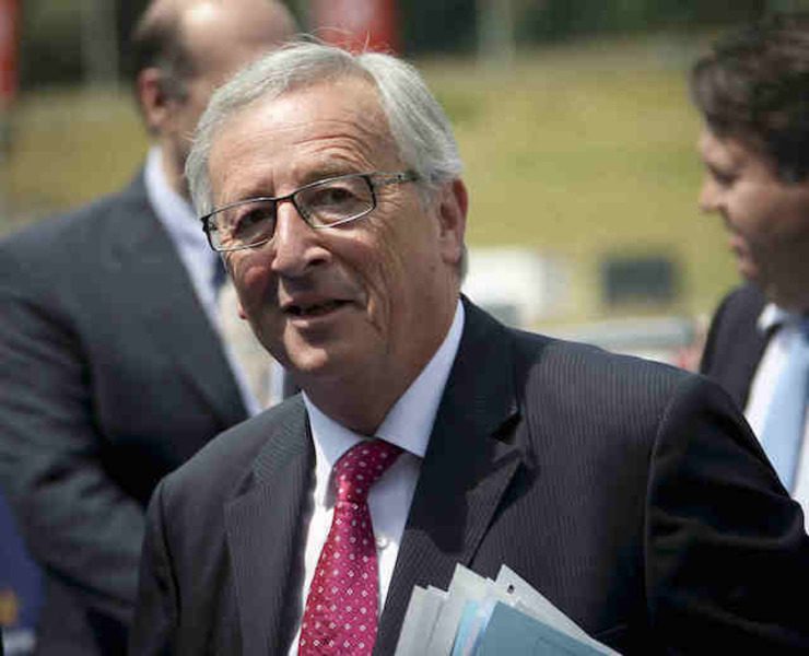 Juncker named to top EU job in bitter blow for Britain