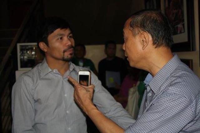 PREPARATION. Senator Manny Pacquiao took a 9-day crash course on governance. Here he is listening to Peter LaviÃ±a, as he discusses federalism. Photo from Pacquiao's staff 
