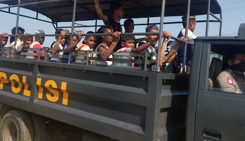 Pencari suaka yang terdampar di Aceh direlokasi ke pinggir laut