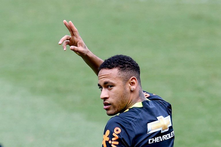 Neymar to finalize record $260 million transfer to PSG