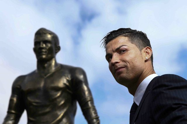 Ronaldo returns home for statue unveiling