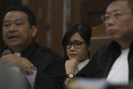 Terdakwa Jessica Kumala Wongso memberi keterangan dalam sidang ke-26 kasus tewasnya Wayan Mirna Salihin di Pengadilan, Rabu (28/9). Foto oleh Rosa Panggabean/ANTARA 