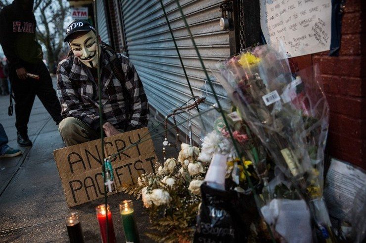 Protests after no charges in NYC police death of black man