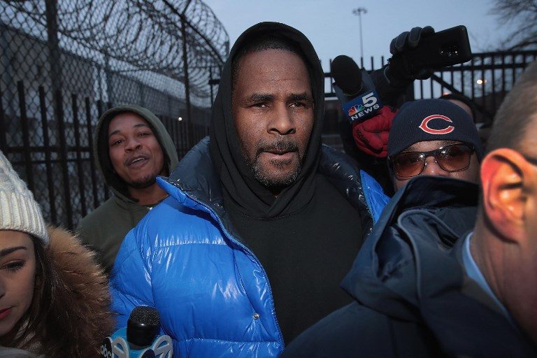 R. Kelly freed on bail, denies sexually abusing children