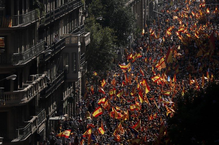 Catalan leader maintains independence threat after unity rallies