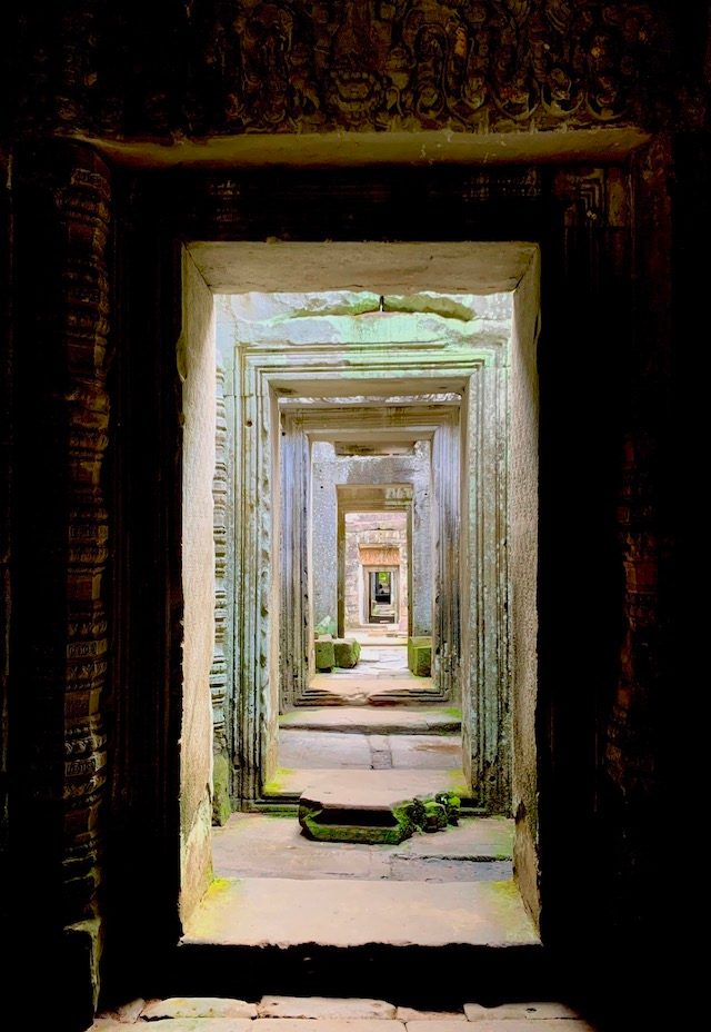 ENTRYWAYS. Intricate carvings mark the entryways of Preah Kahn. Photo by Chay Hofileña/Rappler 