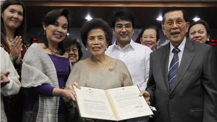 PIONEER. Benitez was recognized by the Senate in 2012 'for her contributions as a Senator, pioneer environmentalist, educator, advocate of culture and civil society leader.' Photo by Joseph Vidal/Senate PRIB