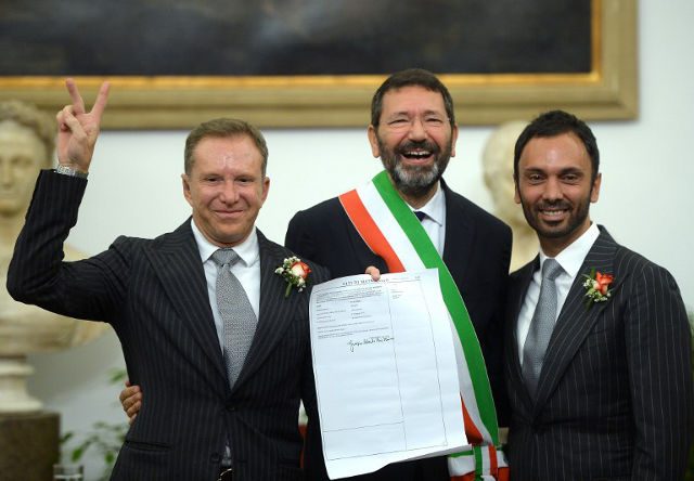 Rome mayor defies law to register 16 gay marriages
