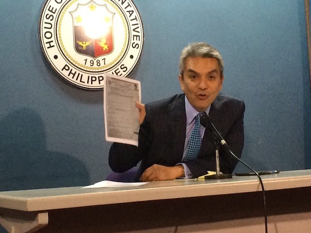 COUNTER-ATTACK. United Nationalist Alliance interim president Tobias Tiangco presents a copy of the certificate of candidacy of Senator Grace Poe during the 2013 elections. Photo by Rappler  