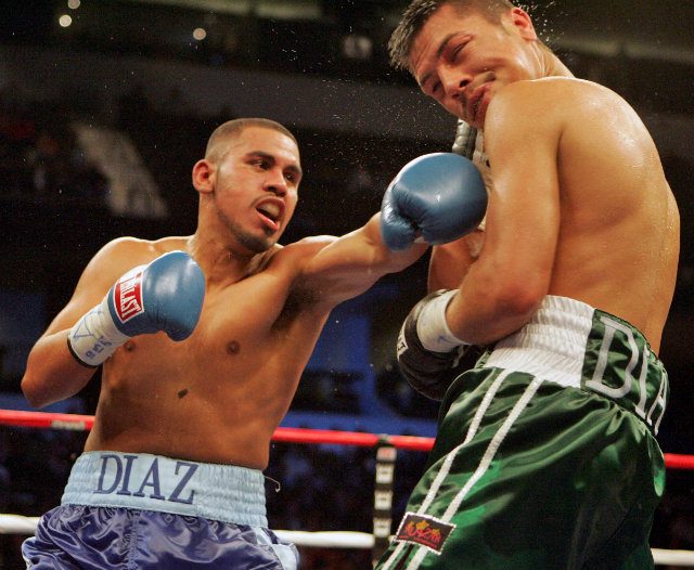 Juan Diaz (L), seen during his 2007 fight against Julio Diaz, thinks Bradley can win if he remains disciplined. Photo by Kamil Krzaczynski/EPA 