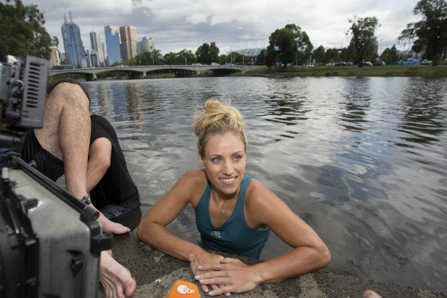 Kerber celebrates Australian Open win by jumping in river