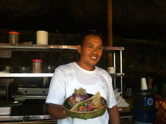 Chef Made Adi Astawa dari Kafe, Ubud, mengatakan tren makanan sehat di Ubud muncul sekitar 10 tahun lalu. Foto oleh Johana Purba/Rappler 