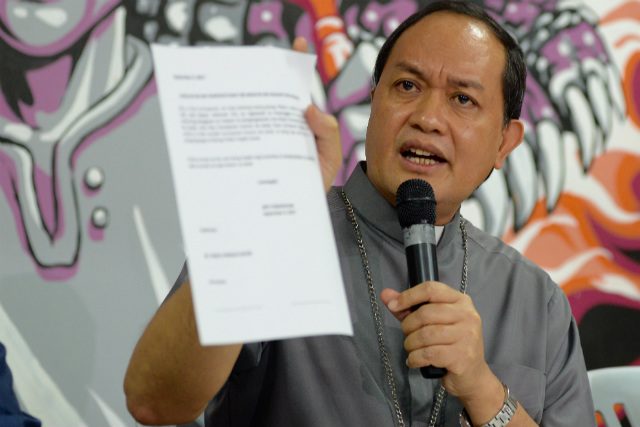 PROTECTING WITNESSES. Caloocan Bishop Pablo David in a press conference on September 14, 2017, shows a document executed by the father of one of the witnesses to 17-year-old Kian Delos Santos' death. The father chose to seek the protection of the Catholic Church, not the Philippine National Police. Photo by Maria Tan/Rappler  