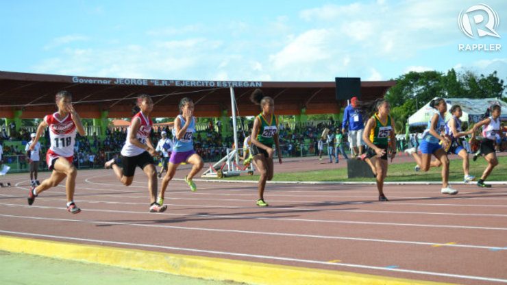 Secondary girls 100-meter dash. Photo by Lance Aquino/Rappler